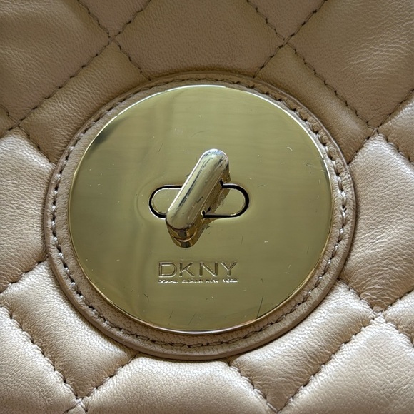 DKNY Donna Karan Cream Leather Quilted Bag Gold Hardware Detachable Strap - Picture 11 of 14
